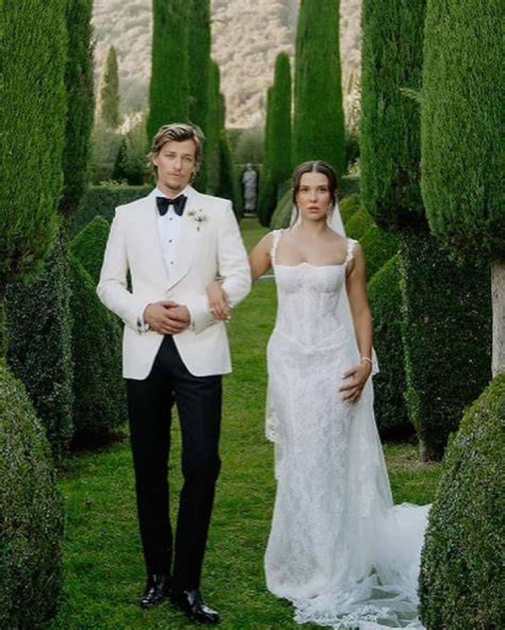 Elegance Personified: The Katelyn Brown Wedding Dress