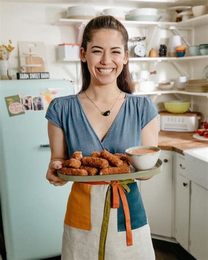 Molly Yeh Sisters: The Inspiring Journey of Family and Culinary Arts