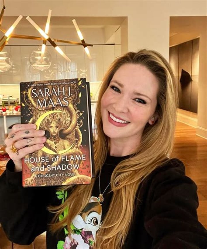 SARAH J. MAAS NET WORTH: AN INSIDE LOOK AT THE SUCCESS OF A BESTSELLING AUTHOR